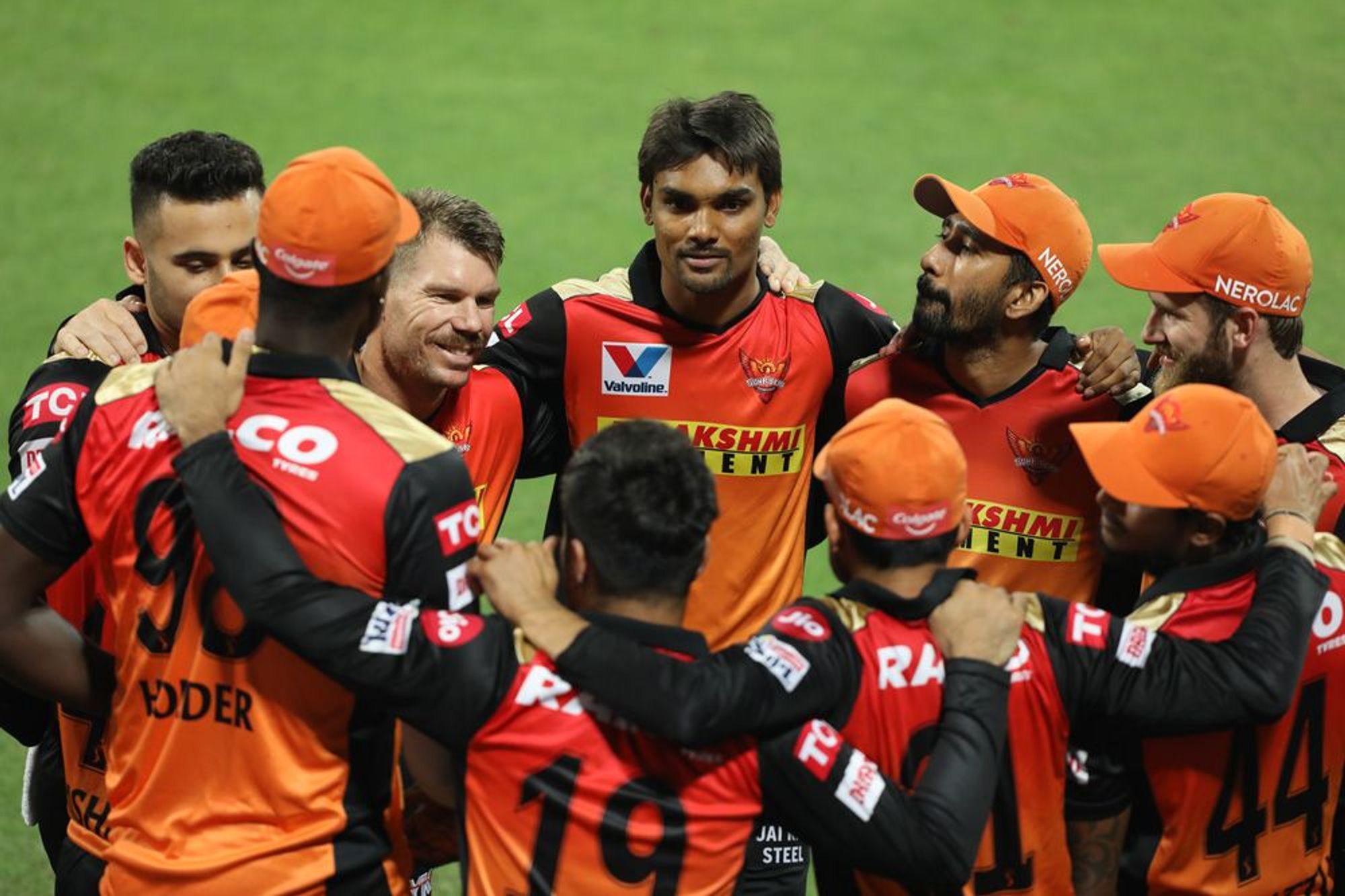 M52+%3a+Hyderabad+put+RCB+in+trouble%2c+SRH+in+top-4+by+winning+5+wickets